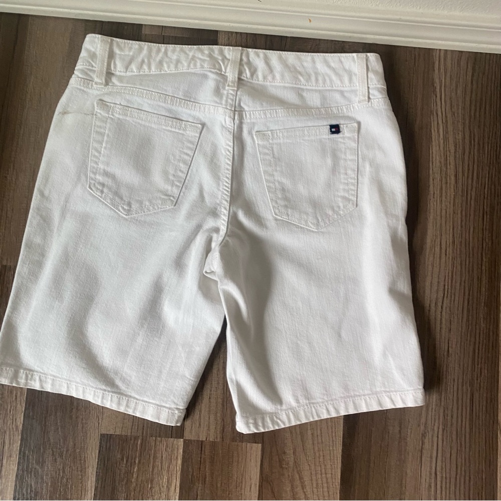 Tommy Hilfiger White Bermuda Shorts Classic Design - Picture 2 of 9